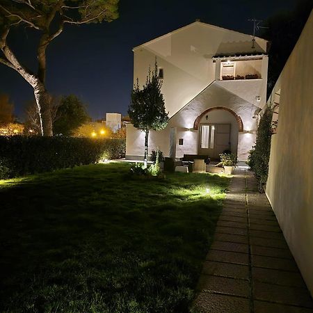La Villa Apartments Tinaia - Excellent For Sardegna & Corsica - 6-8 Beds - Private Parking Included With Camera Livorno Eksteriør bilde