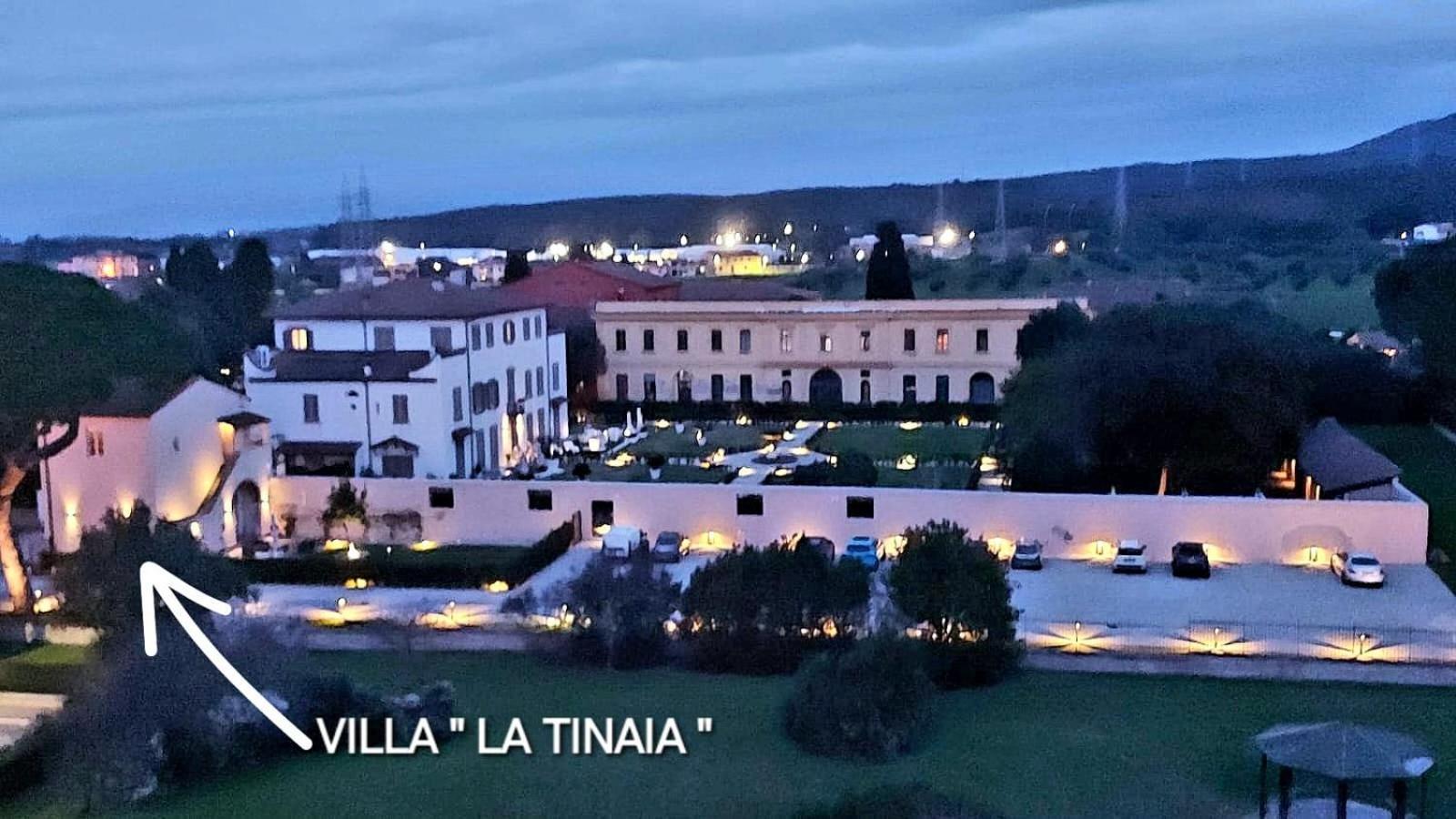 La Villa Apartments Tinaia - Excellent For Sardegna & Corsica - 6-8 Beds - Private Parking Included With Camera Livorno Eksteriør bilde