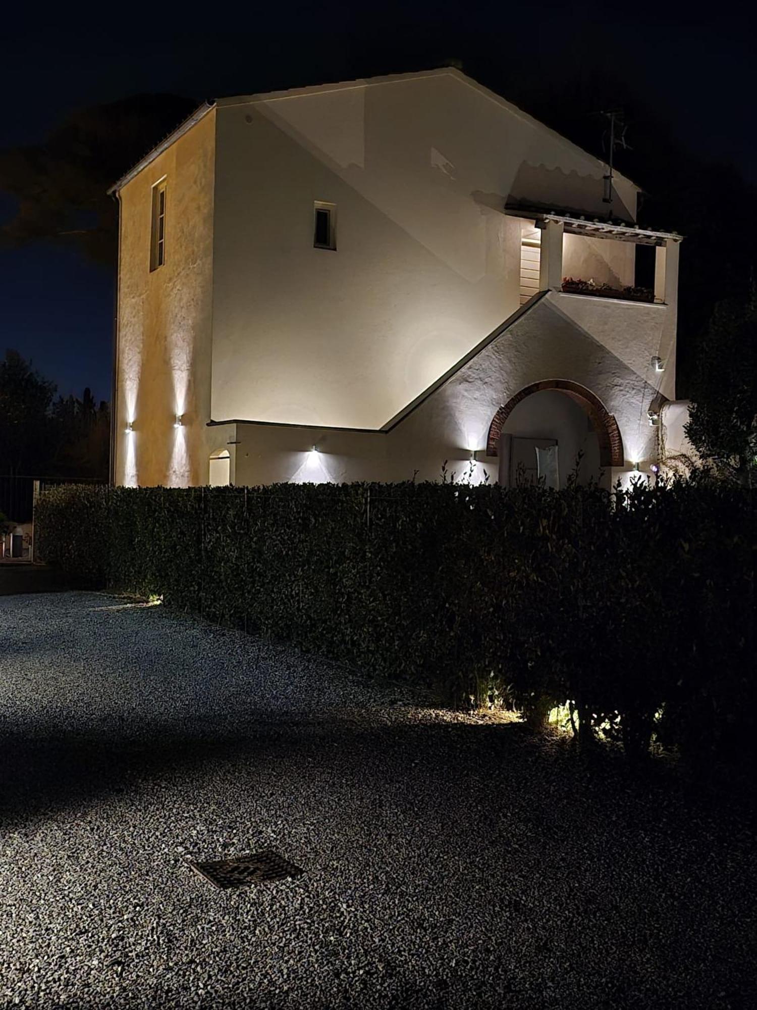 La Villa Apartments Tinaia - Excellent For Sardegna & Corsica - 6-8 Beds - Private Parking Included With Camera Livorno Eksteriør bilde