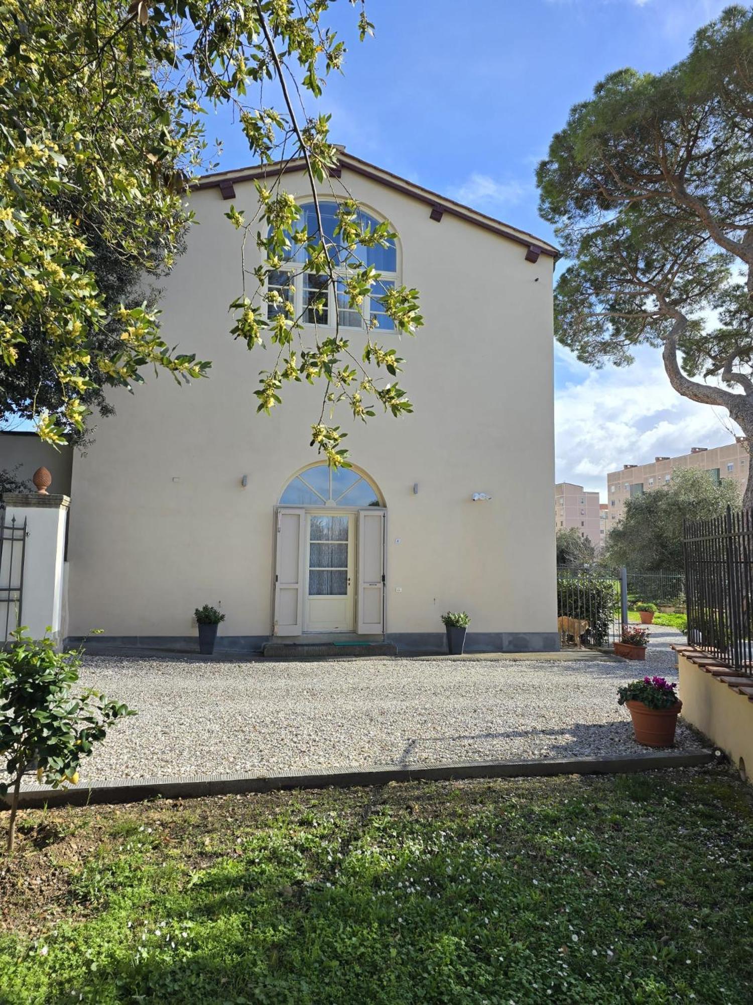 La Villa Apartments Tinaia - Excellent For Sardegna & Corsica - 6-8 Beds - Private Parking Included With Camera Livorno Eksteriør bilde